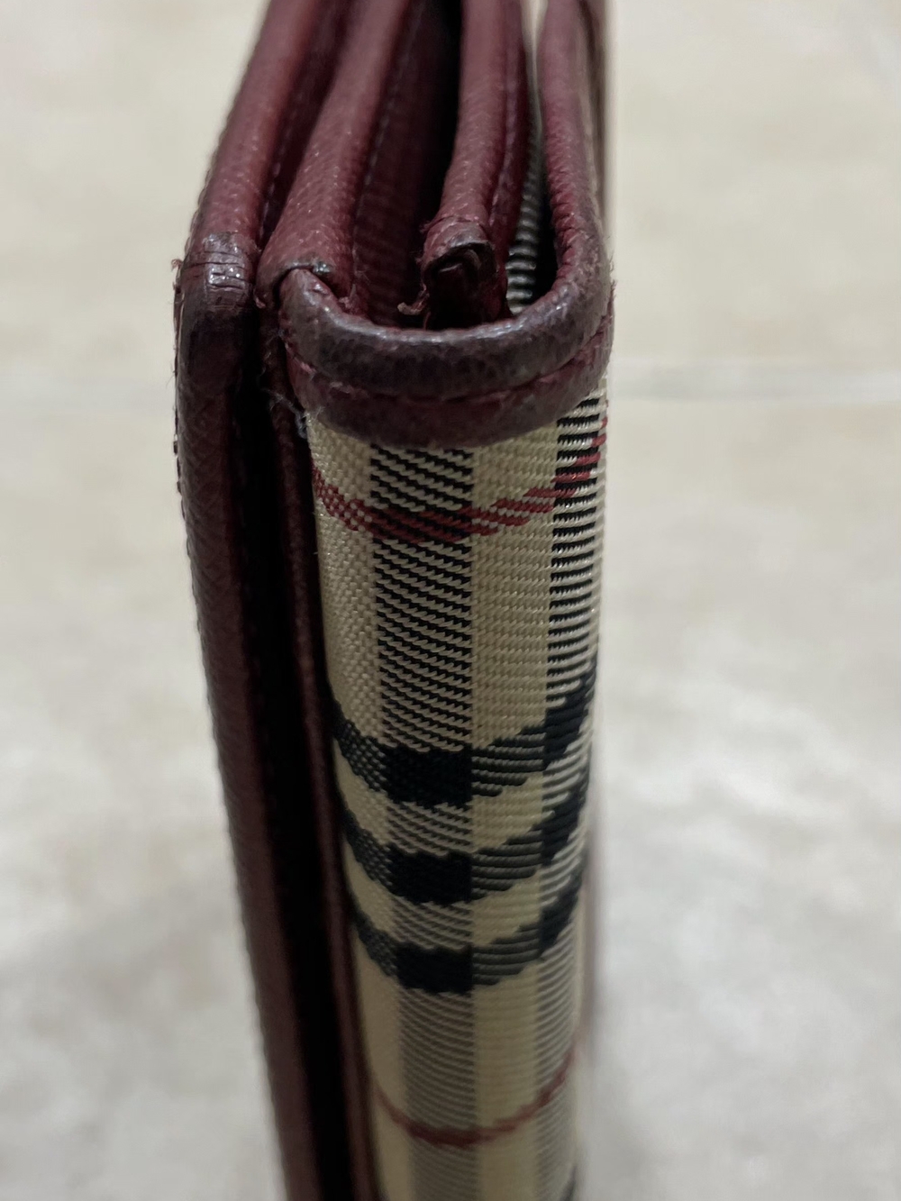 Burberry Vintage Check Tri-Fold Wallet in Haymarket Check with Burgundy Trim - Picture 6 of 13